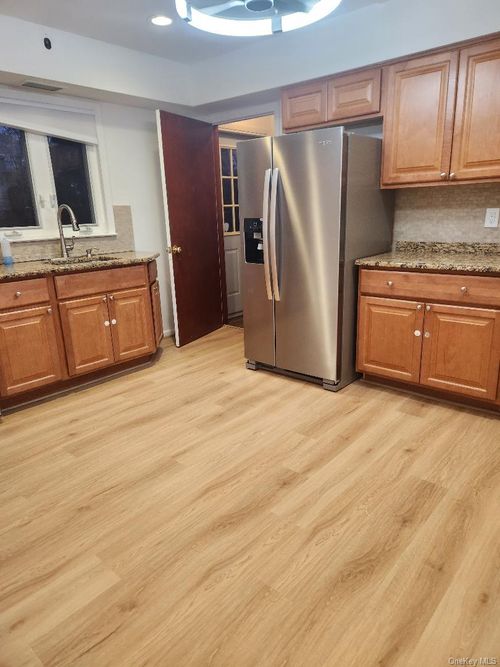 147 Congers Rd, New City, NY, 10956-6251 | Card Image