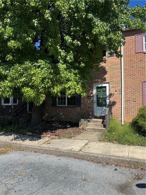 5661 Greens Dr, ALLENTOWN, PA, 18106-9560 | Card Image