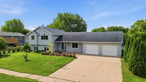 1667 Knights Dr, North Mankato, MN, 56003-1528 | Card Image