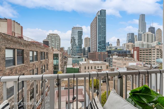 APT-704 - 200 W Grand Ave, Condo with 2 bedrooms, 2 bathrooms and 1 parking in CHICAGO IL | Image 21