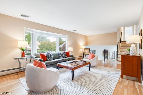 49 Country Club Ln, Springfield, NJ, 07081-2602 | Card Image