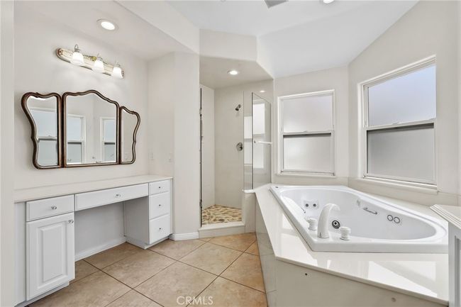326 6 Th St, House other with 4 bedrooms, 5 bathrooms and 2 parking in Huntington Beach CA | Image 44