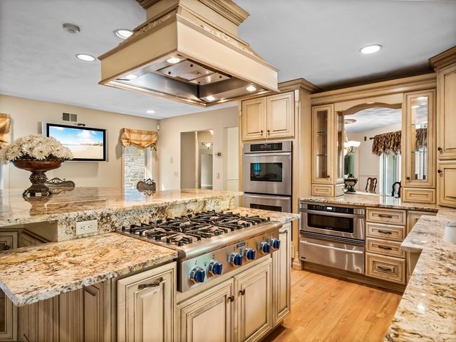 10 Bridle Path Way, House other with 3 bedrooms, 5 bathrooms and 6 parking in Tyngsboro MA | Image 7
