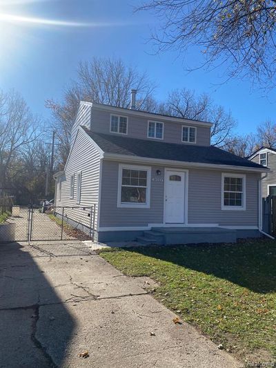 Front of home, main entrance | Image 1