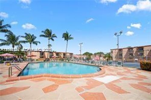 n16-7105 Miami Lakes Dr, Miami Lakes, FL, 33014-6927 | Card Image