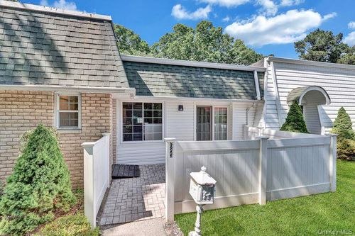 685 Blue Ridge Dr, Medford, NY, 11763-1213 | Card Image