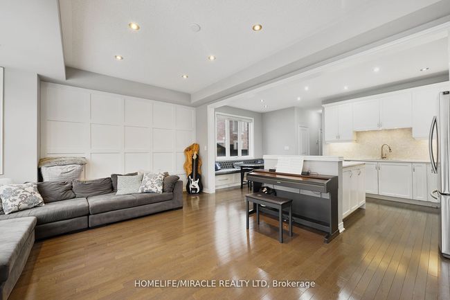 36 Bernadino St, House attached with 4 bedrooms, 3 bathrooms and 2 parking in Brampton ON | Image 9
