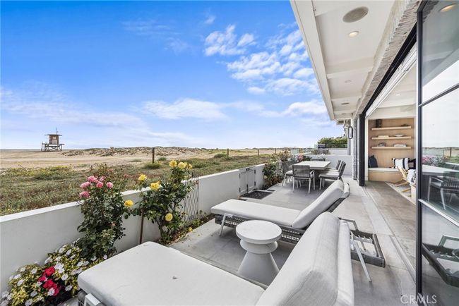2148 E Oceanfront, House other with 5 bedrooms, 5 bathrooms and 3 parking in Newport Beach CA | Image 11