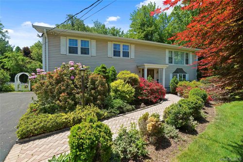 2 Rochambeau Dr, Hartsdale, NY, 10530-3008 | Card Image