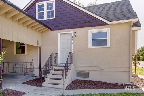 1202 E Main St, Emmett, ID, 83617-3212 | Card Image