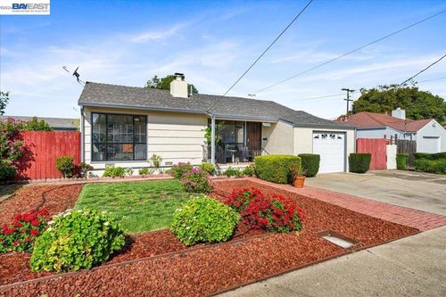 17153 Via Media, San Lorenzo, CA, 94580 | Card Image