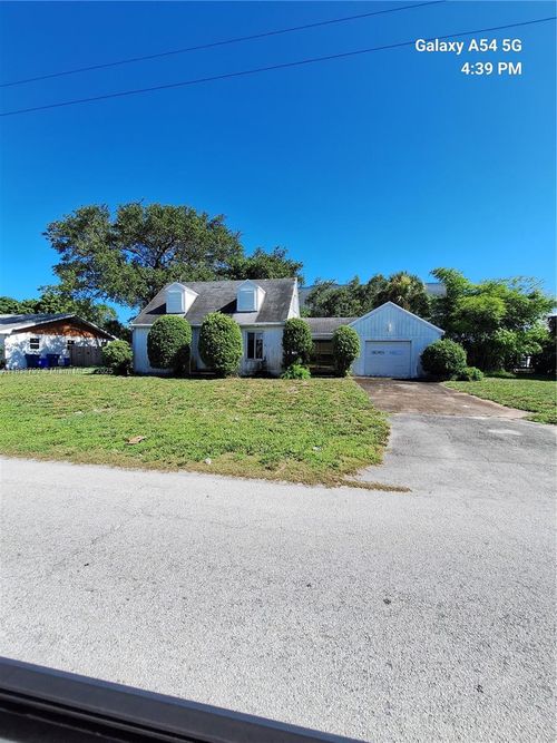 75 W 37th St, Riviera Beach, FL, 33404-2211 | Card Image