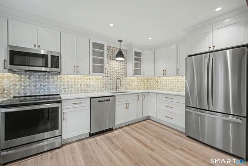 156-156 Heatherwood Dr, Brookfield, CT, 06804-3962 | Card Image