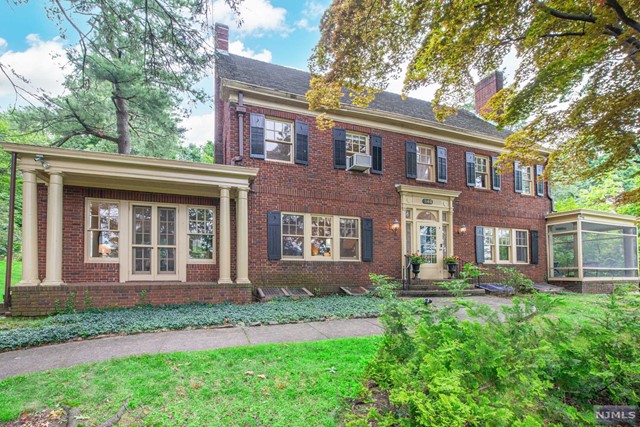 Up Mountain Ave, Montclair, NJ 07043