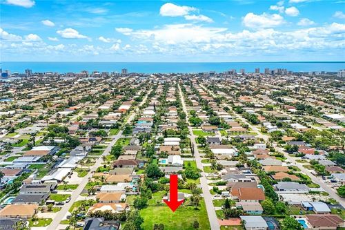 740 102nd Ave N, NAPLES, FL, 34108-3213 | Card Image