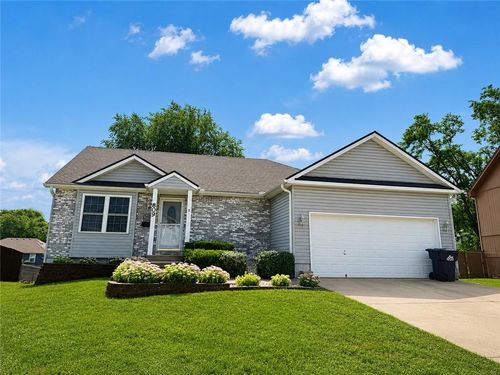809 Sw Graystone Dr, Grain Valley, MO, 64029-8405 | Card Image
