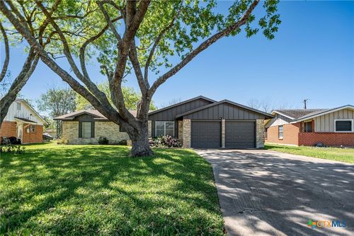 525 Travis St, Port Lavaca, TX, 77979-2352 | Card Image