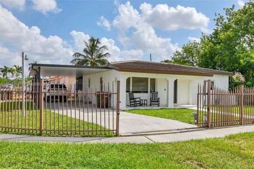 241 W 48th St, Hialeah, FL, 33012-3951 | Card Image