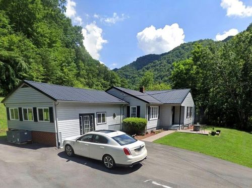 1030 Holland St, Grundy, VA, 24614-7089 | Card Image