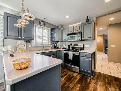 5570 Wildrose Ave, West Bloomfield, MI, 48322-1210 | Card Image