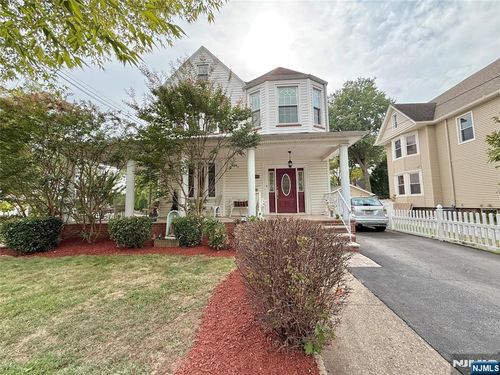 33 W Newell Ave, Rutherford, NJ, 07070-2209 | Card Image