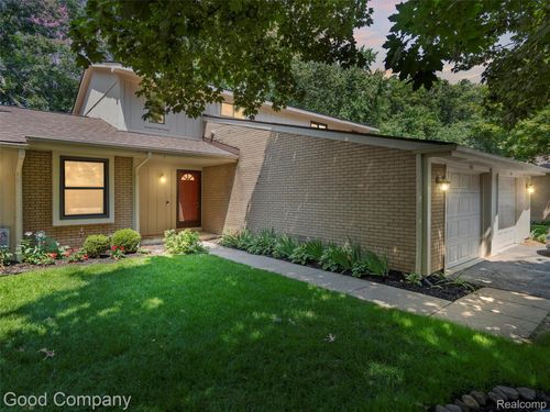 426 Forest Dr, Brighton, MI, 48116-1157 | Card Image