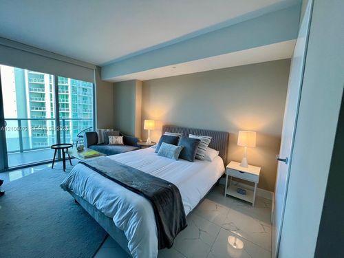 1806-1300 Brickell Bay Dr, Miami, FL, 33131-3389 | Card Image