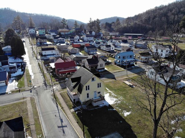213 Park Dr, House other with 4 bedrooms, 1 bathrooms and null parking in Mannington WV | Image 5