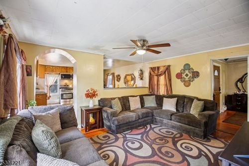 369 Queens Ct, Ridgewood, NJ, 07450-2011 | Card Image