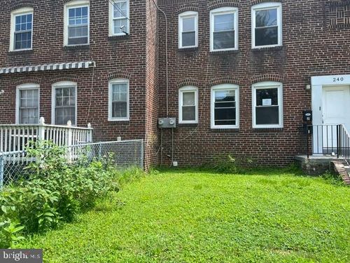 240 Wilmot Ave, CAMDEN, NJ, 08105-3053 | Card Image