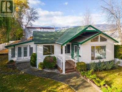 2002 Ethel St, House other with 3 bedrooms, 2 bathrooms and 3 parking in Kelowna BC | Image 3