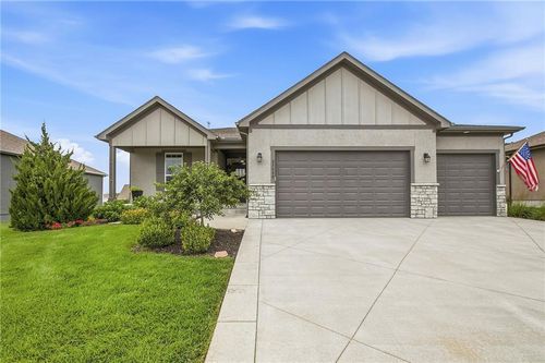25080 W 112th Ter, Olathe, KS, 66061-7394 | Card Image