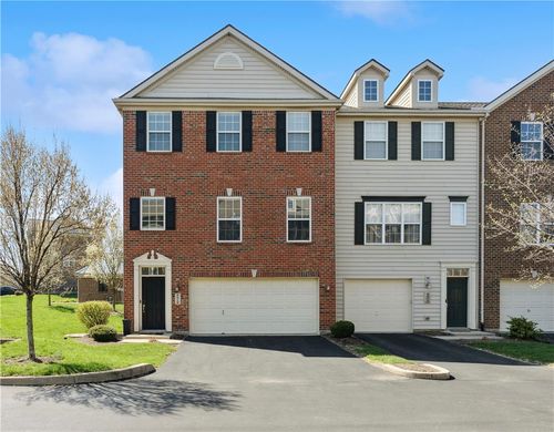 9518 Tahoe Dr, Washingtn Twp, OH, 45458-3699 | Card Image