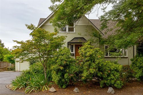 1855 Watson St, Saanich, BC, V8R3H6 | Card Image