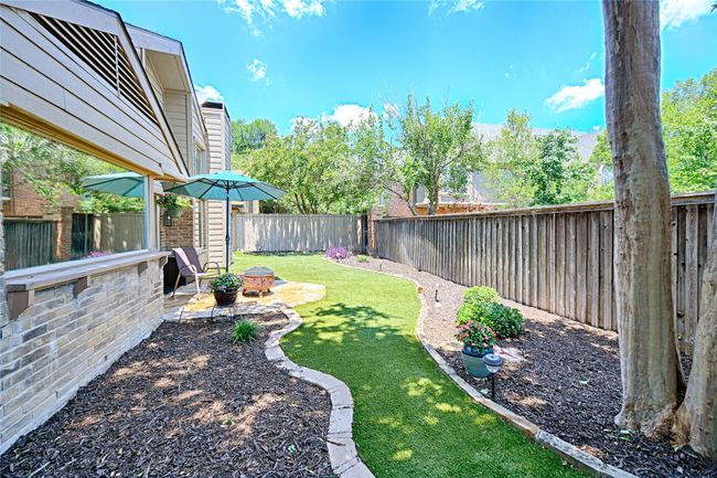 Low maintenance artificial turf in the back yard. | Image 29