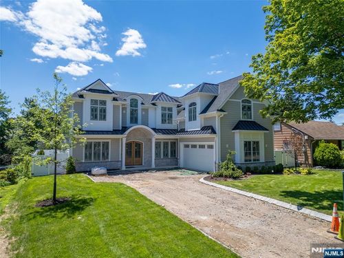 92 Oliver Rd, Paramus, NJ, 07652-3729 | Card Image