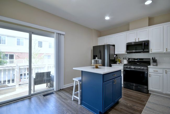 102 Morgans Gate Dr, Condo with 3 bedrooms, 3 bathrooms and 2 parking in Wood Dale IL | Image 13