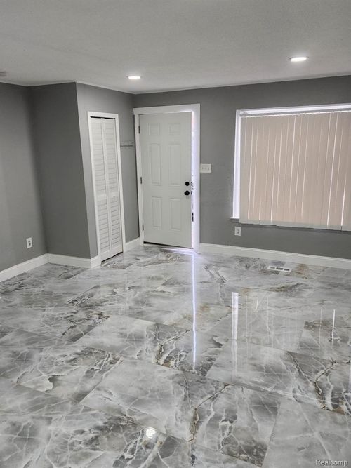7783 Evergreen Ave, Detroit, MI, 48228-3274 | Card Image