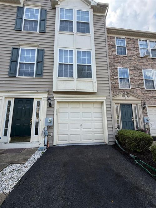 118 Knollwood Dr, Williams Twp, PA, 18042-7116 | Card Image