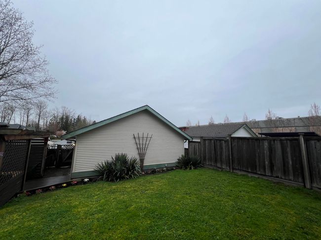 Lower - 11901 240 Street, House other with 1 bedrooms, 0 bathrooms and null parking in Maple Ridge BC | Image 12