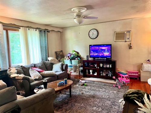 34 Luty Dr, Hyde Park, NY, 12538-1402 | Card Image