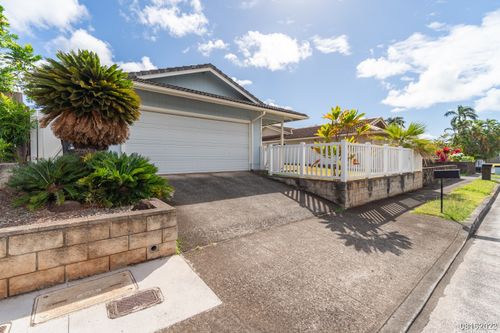 211 Akiohala St, Kailua, HI, 96734-3906 | Card Image