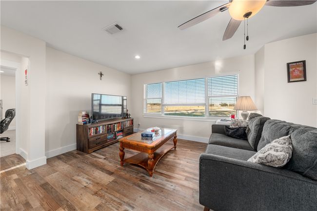 717 Oak Knoll Ln, Home with 3 bedrooms, 3 bathrooms and 1 parking in Elm Mott TX | Image 24