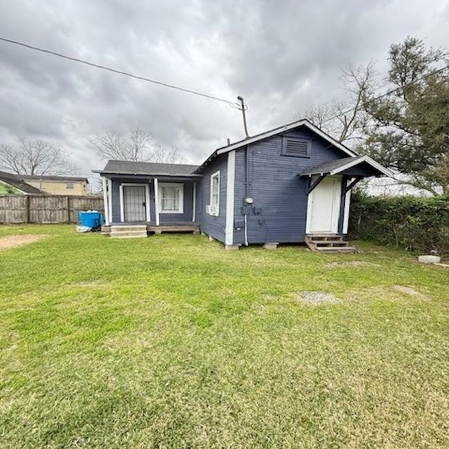 627 - 625 E Pipkin St, House other with 2 bedrooms, 1 bathrooms and null parking in Beaumont TX | Image 19
