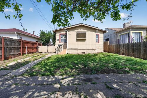2675 74th Ave, Oakland, CA, 94605-2827 | Card Image