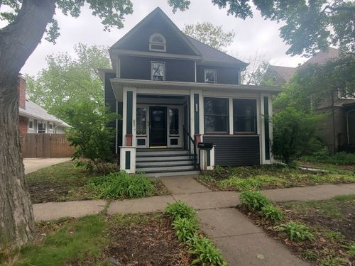 1921 Farnam St, Davenport, IA, 52803-3001 | Card Image