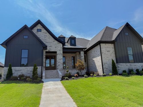 1635 Dolphin Dr, Conway, AR, 72034-8143 | Card Image