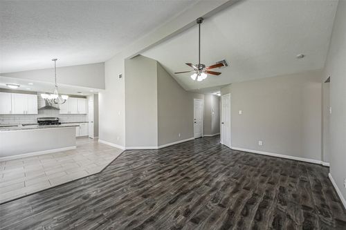 7806 Hiawatha St, Baytown, TX, 77521-8819 | Card Image