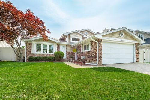 1018 E Meadow Lake Dr, Palatine, IL, 60074-8758 | Card Image