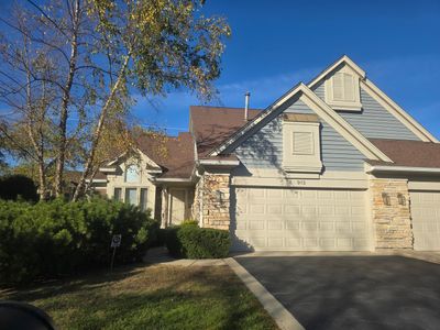 913 Fountain View Drive, Home with 3 bedrooms, 4 bathrooms and 2 parking in Deerfield IL | Image 1